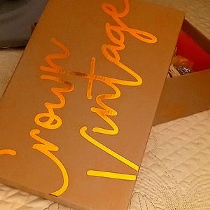 Brand new, Crown Vintage cv-kalida 7 1/2 M. Silver/white pepper shiny chunky G